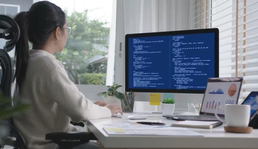 智慧零售新基建：广西软件开发公司如何构建全渠道商业操作系统？